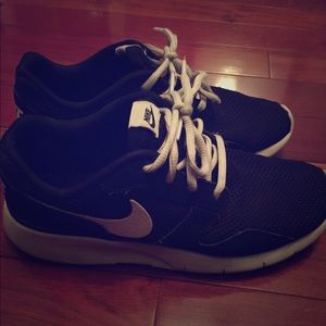 Nike tennis shoes